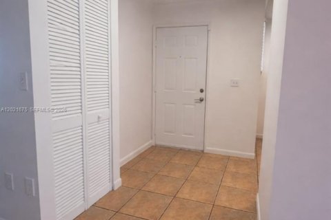 Copropriété à louer à Miami, Floride: 3 chambres, 104.05 m2 № 2086009 - photo 15