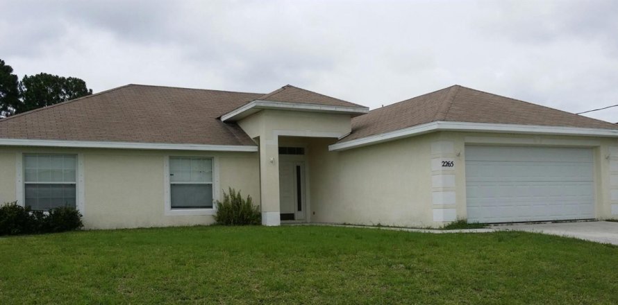 House in Port St. Lucie, Florida 4 bedrooms, 162.95 sq.m. № 2077446