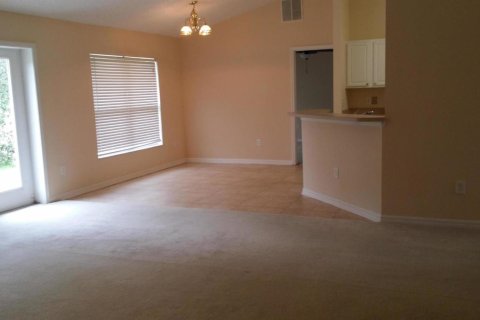 House in Port St. Lucie, Florida 4 bedrooms, 162.95 sq.m. № 2077446 - photo 5