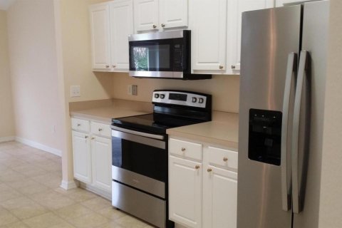 House in Port St. Lucie, Florida 4 bedrooms, 162.95 sq.m. № 2077446 - photo 3