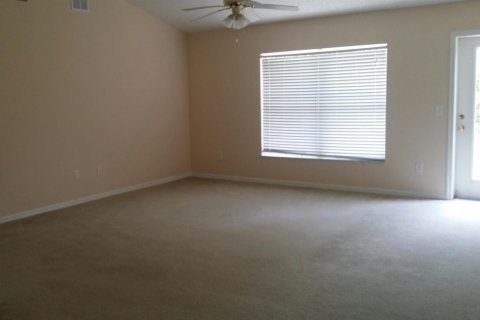 House in Port St. Lucie, Florida 4 bedrooms, 162.95 sq.m. № 2077446 - photo 2