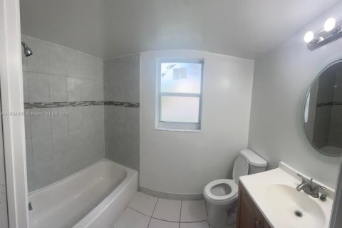 House in Coral Springs, Florida 3 bedrooms № 1949301 - photo 12