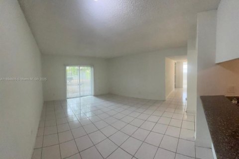 House in Coral Springs, Florida 3 bedrooms № 1949301 - photo 2