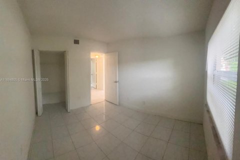 House in Coral Springs, Florida 3 bedrooms № 1949301 - photo 5