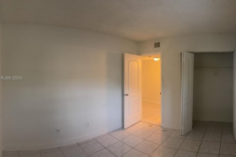 House in Coral Springs, Florida 3 bedrooms № 1949301 - photo 4