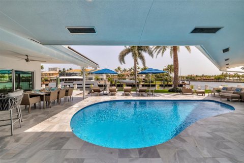 Casa en venta en Fort Lauderdale, Florida, 3 dormitorios, 236.62 m2 № 2175861 - foto 2