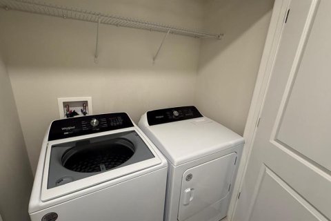 Touwnhouse à louer à Davenport, Floride: 3 chambres, 166.85 m2 № 2399344 - photo 17