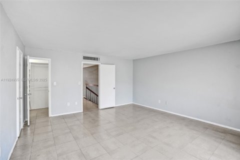 Townhouse in Miami, Florida 3 bedrooms, 196.95 sq.m. № 1983125 - photo 22