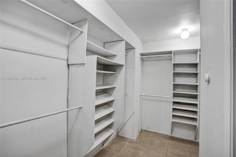 Townhouse in Miami, Florida 3 bedrooms, 196.95 sq.m. № 1983125 - photo 28