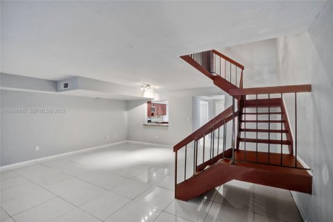 Townhouse in Miami, Florida 3 bedrooms, 196.95 sq.m. № 1983125 - photo 12