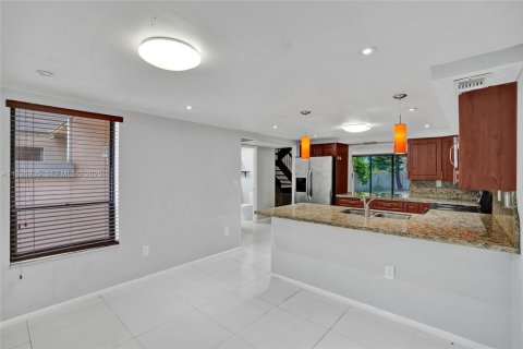 Townhouse in Miami, Florida 3 bedrooms, 196.95 sq.m. № 1983125 - photo 10