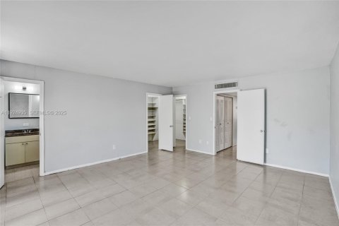 Townhouse in Miami, Florida 3 bedrooms, 196.95 sq.m. № 1983125 - photo 21