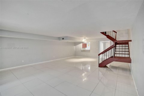 Townhouse in Miami, Florida 3 bedrooms, 196.95 sq.m. № 1983125 - photo 16