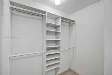 Townhouse in Miami, Florida 3 bedrooms, 196.95 sq.m. № 1983125 - photo 29