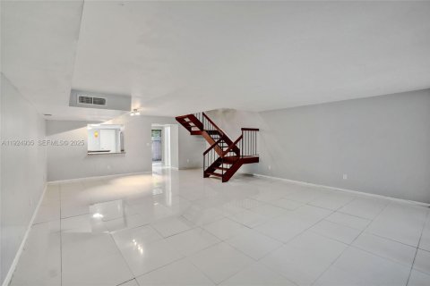 Townhouse in Miami, Florida 3 bedrooms, 196.95 sq.m. № 1983125 - photo 15