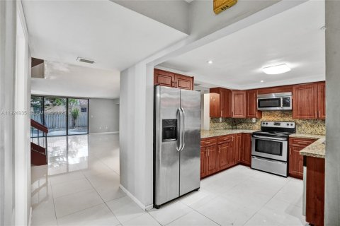 Townhouse in Miami, Florida 3 bedrooms, 196.95 sq.m. № 1983125 - photo 3