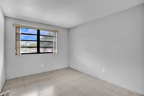 Townhouse in Miami, Florida 3 bedrooms, 196.95 sq.m. № 1983125 - photo 30