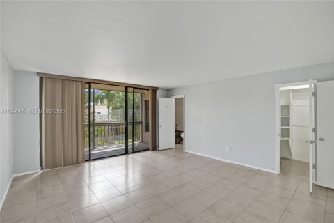Townhouse in Miami, Florida 3 bedrooms, 196.95 sq.m. № 1983125 - photo 20