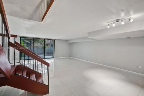 Townhouse in Miami, Florida 3 bedrooms, 196.95 sq.m. № 1983125 - photo 13