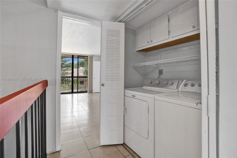 Townhouse in Miami, Florida 3 bedrooms, 196.95 sq.m. № 1983125 - photo 19