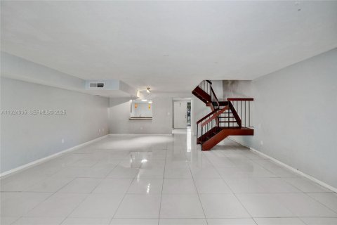 Townhouse in Miami, Florida 3 bedrooms, 196.95 sq.m. № 1983125 - photo 17