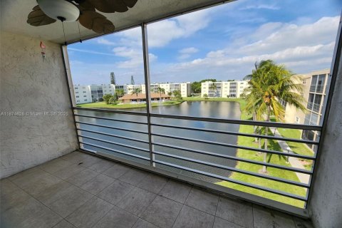 Condo in Dania Beach, Florida, 2 bedrooms  № 1925851 - photo 10