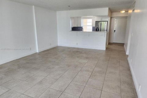 Condo in Dania Beach, Florida, 2 bedrooms  № 1925851 - photo 12
