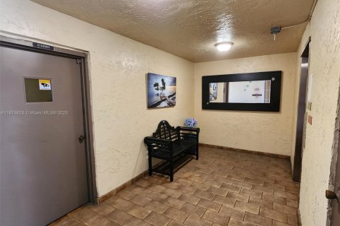 Condo in Dania Beach, Florida, 2 bedrooms  № 1925851 - photo 30