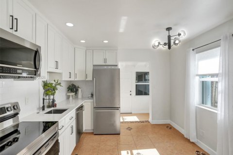 Villa ou maison à louer à Oakland Park, Floride: 2 chambres, 93.65 m2 № 2007493 - photo 8