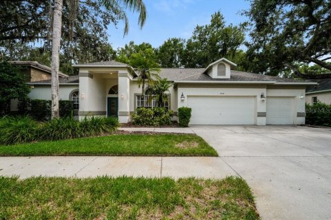 House in Land O' Lakes, Florida 4 bedrooms, 233.09 sq.m. № 2360360