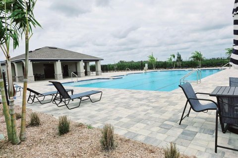House in Winter Haven, Florida 5 bedrooms, 209.4 sq.m. № 2151344 - photo 29