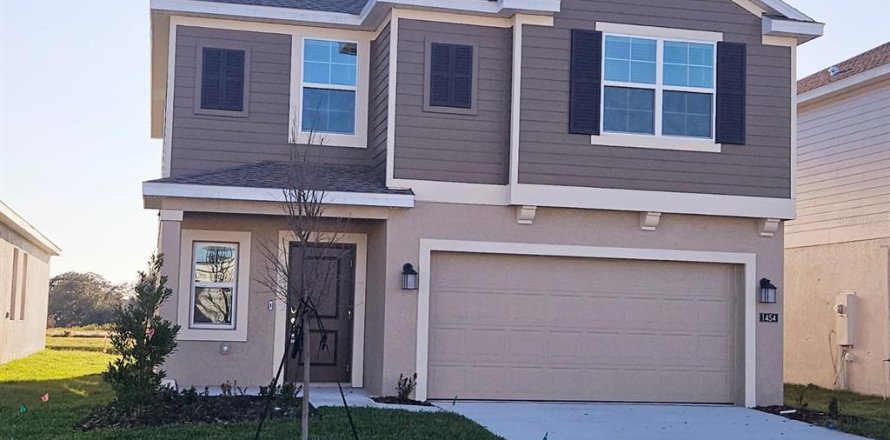 House in Winter Haven, Florida 5 bedrooms, 209.4 sq.m. № 2151344