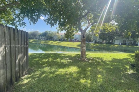 Touwnhouse à louer à Homestead, Floride: 3 chambres, 132.2 m2 № 1710438 - photo 9