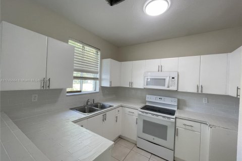 Touwnhouse à louer à Homestead, Floride: 3 chambres, 132.2 m2 № 1710438 - photo 2