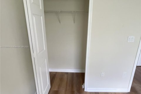 Touwnhouse à louer à Homestead, Floride: 3 chambres, 132.2 m2 № 1710438 - photo 4