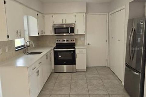 Снять в аренду виллу или дом в Энглвуд, Флорида 7 комнат, 93.83м2, № 1522823 - фото 3