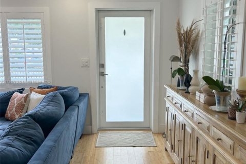 Casa en venta en Miami, Florida, 3 dormitorios, 99.41 m2 № 1826032 - foto 2