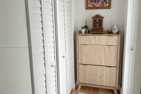 Casa en venta en Miami, Florida, 3 dormitorios, 99.41 m2 № 1826032 - foto 12
