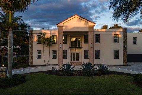 Casa en venta en Plantation, Florida, 9 dormitorios, 777.41 m2 № 1994448 - foto 16