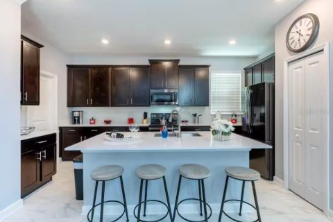 Casa en venta en Kissimmee, Florida, 5 dormitorios, 278.34 m2 № 2112368 - foto 9