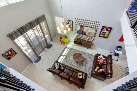 Casa en venta en Kissimmee, Florida, 5 dormitorios, 278.34 m2 № 2112368 - foto 2