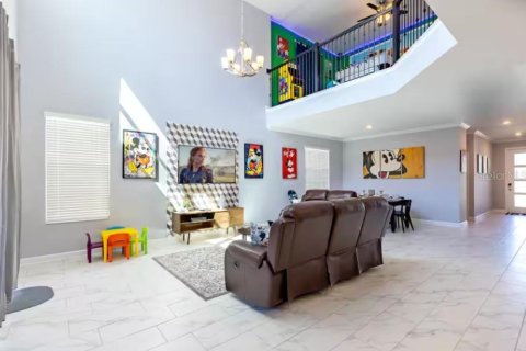 Casa en venta en Kissimmee, Florida, 5 dormitorios, 278.34 m2 № 2112368 - foto 3