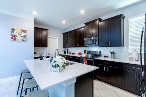 Casa en venta en Kissimmee, Florida, 5 dormitorios, 278.34 m2 № 2112368 - foto 10
