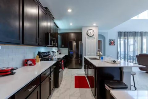 Casa en venta en Kissimmee, Florida, 5 dormitorios, 278.34 m2 № 2112368 - foto 11
