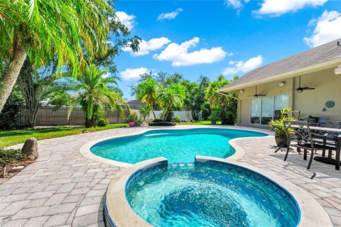 House in Belle Isle, Florida 5 bedrooms, 305.09 sq.m. № 1904799 - photo 6