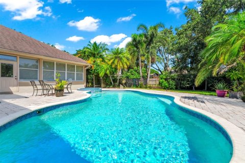 House in Belle Isle, Florida 5 bedrooms, 305.09 sq.m. № 1904799 - photo 5