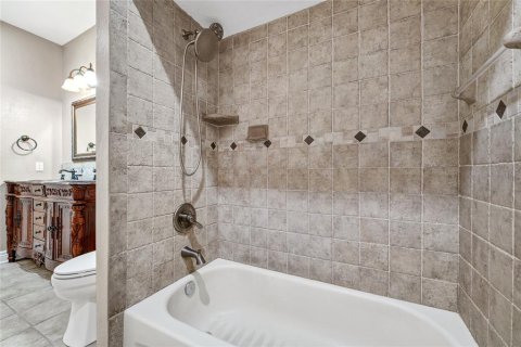 House in Belle Isle, Florida 5 bedrooms, 305.09 sq.m. № 1904799 - photo 29