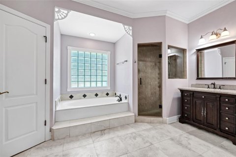 House in Belle Isle, Florida 5 bedrooms, 305.09 sq.m. № 1904799 - photo 24