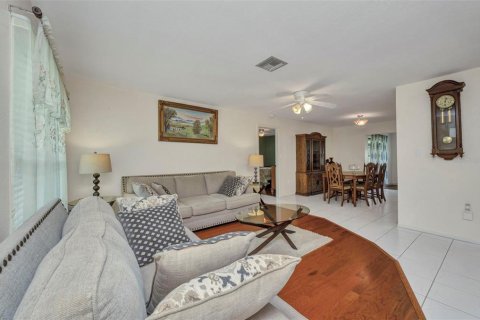 Casa en venta en Port Charlotte, Florida, 2 dormitorios, 127.28 m2 № 1837417 - foto 2