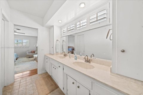 Casa en venta en Cocoa Beach, Florida, 6 dormitorios № 1980752 - foto 29